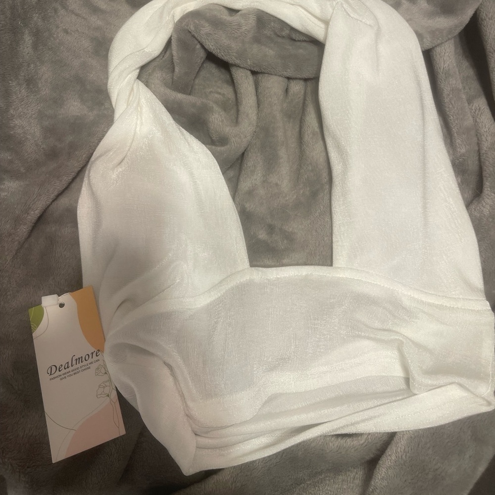 New with tags deal more going out top